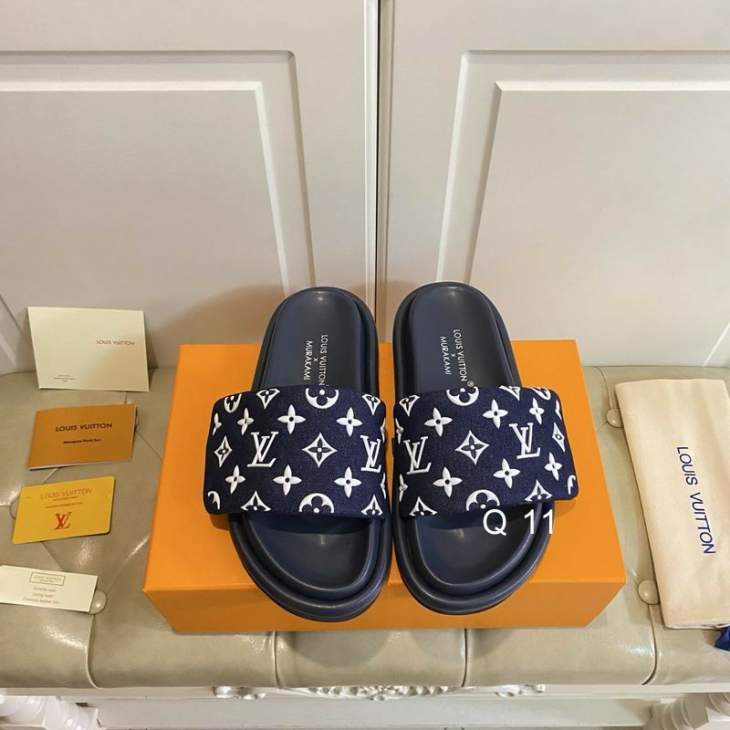 Picture of Louis Vuitton Slippers _SKULVsz35-40Y0703411